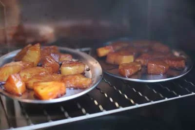 Geräucherter Ananas mit gesalzenem Karamell