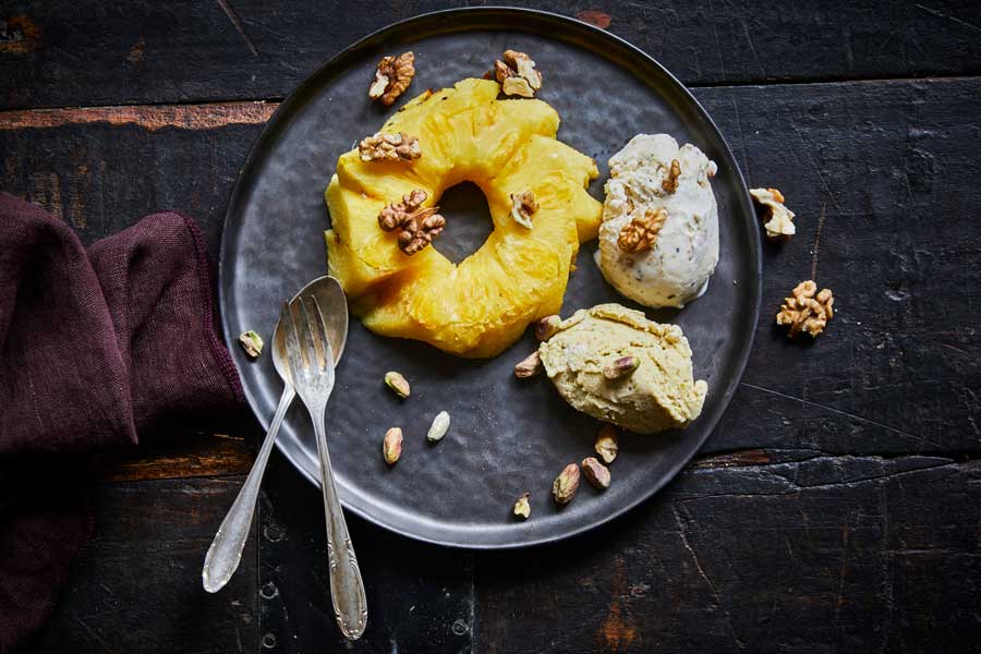 Geräucherter Ananas mit gesalzenem Karamell